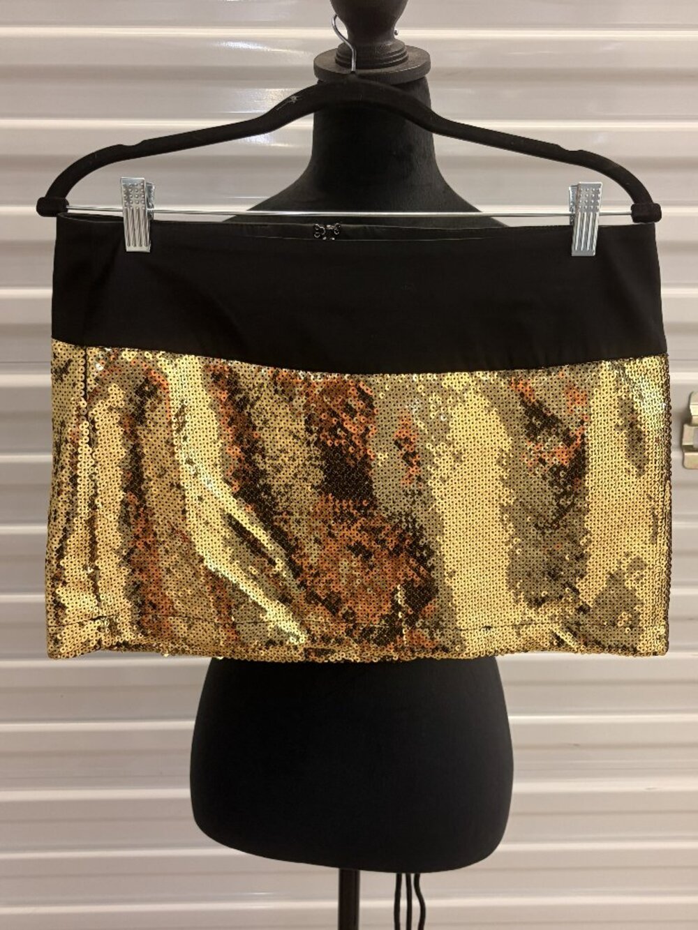 Women's Medium gold sequined mini skirt with satin waistband